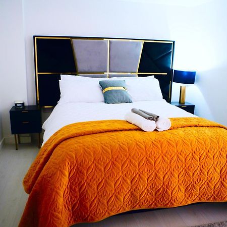 אנפילד Perfect 1 Bed Apartment Sleeps 5 1 Kingsize Bed 1 Double Sofabed One Single Mattress Free Parking Wifi Good Transport Network Shopping Holiday Makers Families Contractors In North London מראה חיצוני תמונה