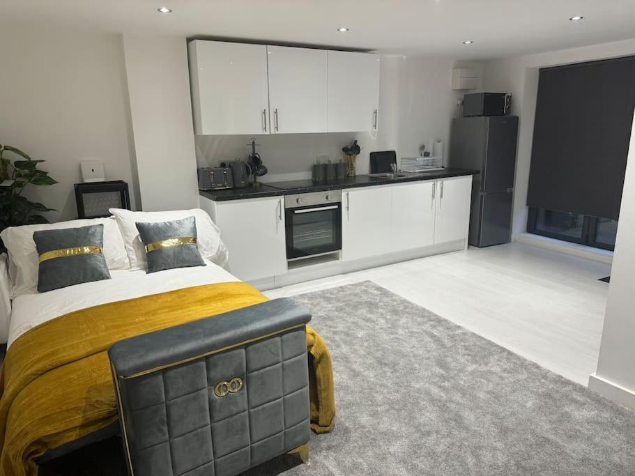 אנפילד Perfect 1 Bed Apartment Sleeps 5 1 Kingsize Bed 1 Double Sofabed One Single Mattress Free Parking Wifi Good Transport Network Shopping Holiday Makers Families Contractors In North London מראה חיצוני תמונה