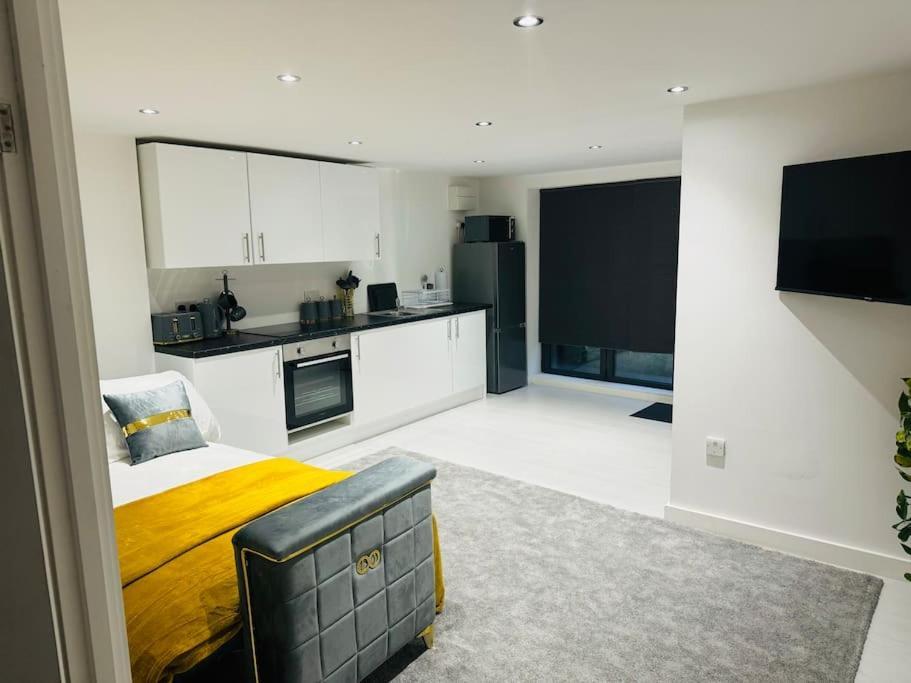 אנפילד Perfect 1 Bed Apartment Sleeps 5 1 Kingsize Bed 1 Double Sofabed One Single Mattress Free Parking Wifi Good Transport Network Shopping Holiday Makers Families Contractors In North London מראה חיצוני תמונה