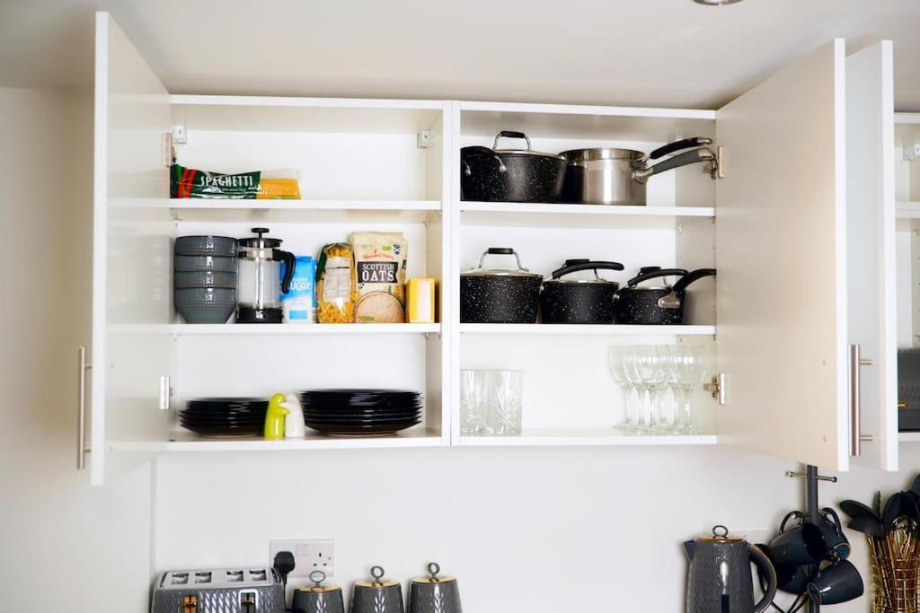 אנפילד Perfect 1 Bed Apartment Sleeps 5 1 Kingsize Bed 1 Double Sofabed One Single Mattress Free Parking Wifi Good Transport Network Shopping Holiday Makers Families Contractors In North London מראה חיצוני תמונה