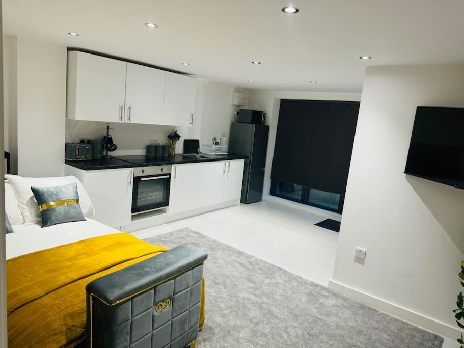 אנפילד Perfect 1 Bed Apartment Sleeps 5 1 Kingsize Bed 1 Double Sofabed One Single Mattress Free Parking Wifi Good Transport Network Shopping Holiday Makers Families Contractors In North London מראה חיצוני תמונה